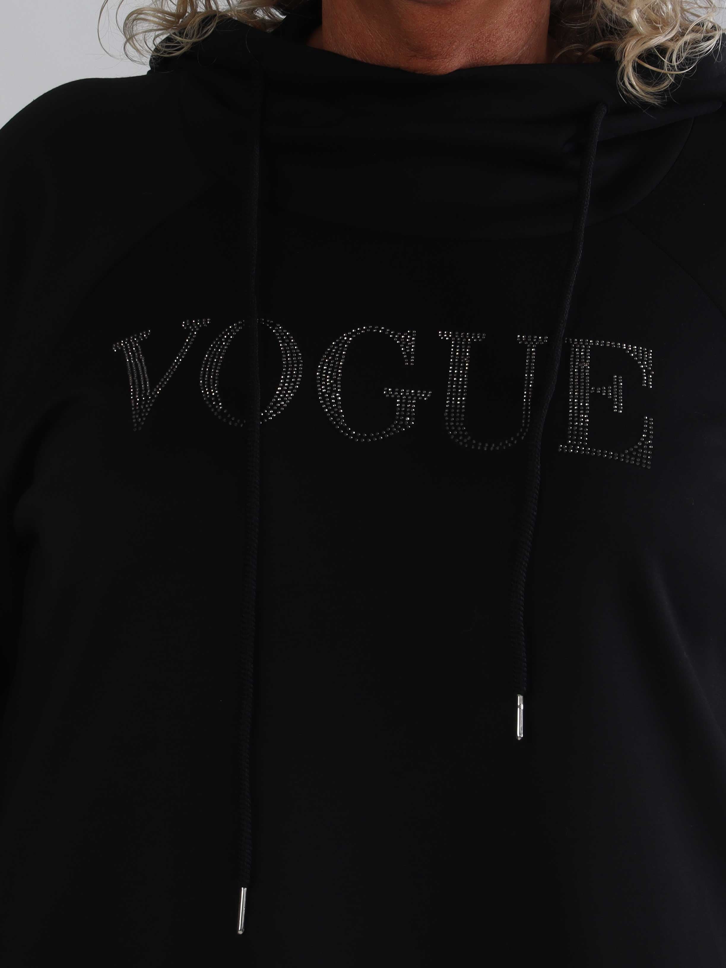 Thalia - Blød plus size joggingkjole med VOGUE stående på brystet